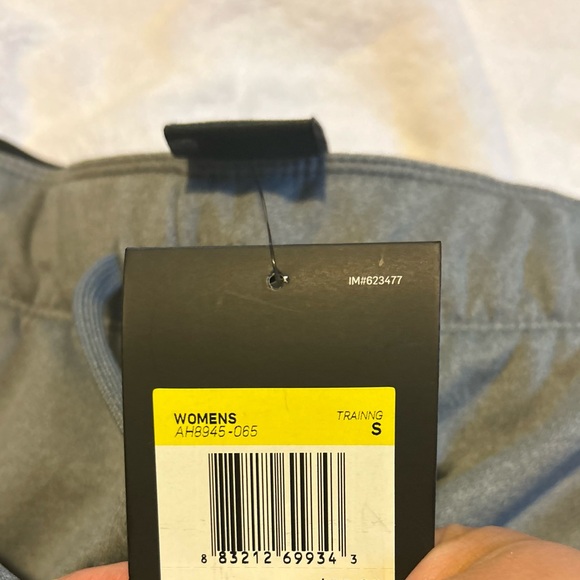 Nike Woman’s Therma Fleece Training Loose Fit Pants,Grey Color, Size Small - Picture 6 of 10